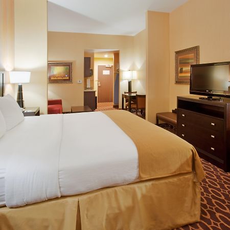 Holiday Inn Express & Suites Sacramento Ne Cal Expo By Ihg Exterior photo
