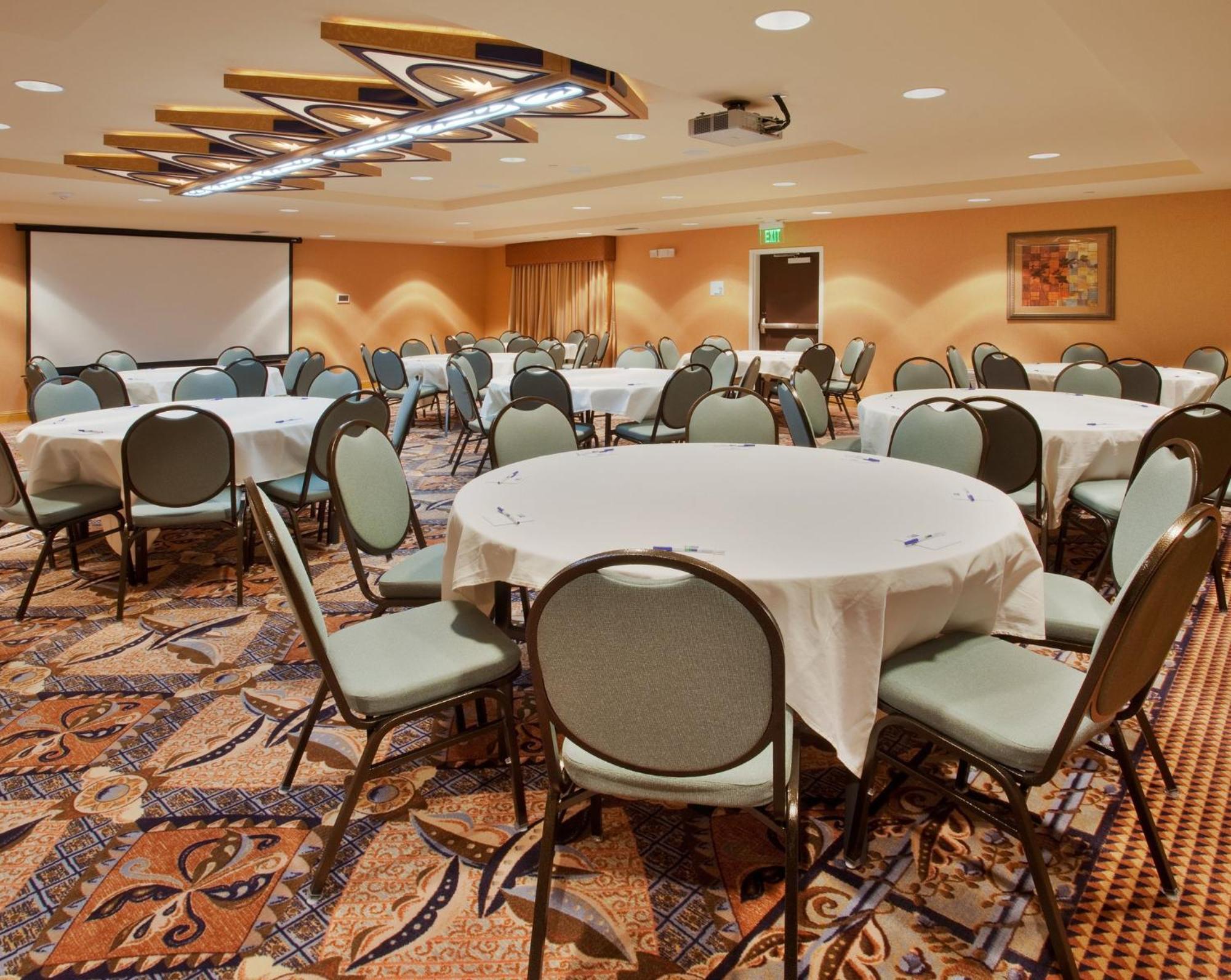 Holiday Inn Express & Suites Sacramento Ne Cal Expo By Ihg Exterior photo