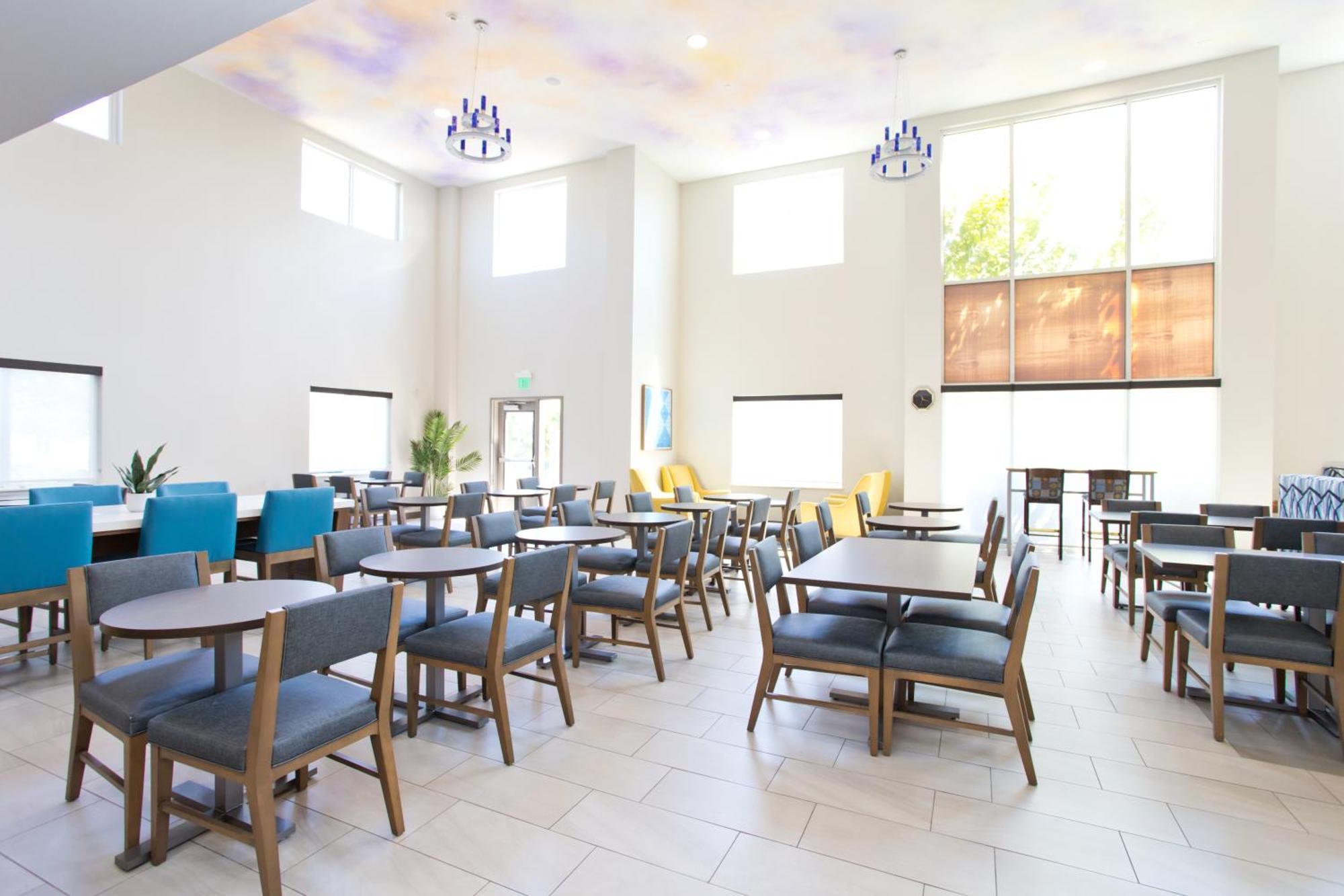 Holiday Inn Express & Suites Sacramento Ne Cal Expo By Ihg Exterior photo