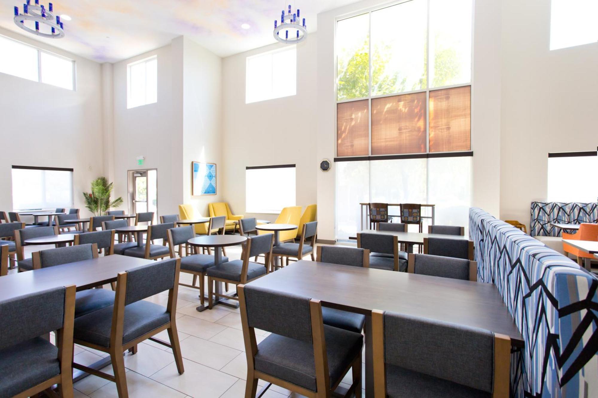 Holiday Inn Express & Suites Sacramento Ne Cal Expo By Ihg Exterior photo