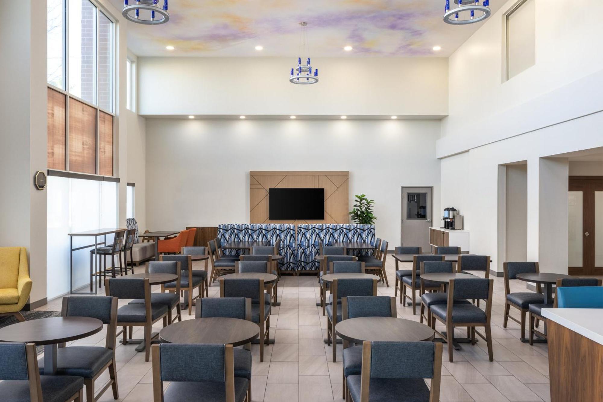 Holiday Inn Express & Suites Sacramento Ne Cal Expo By Ihg Exterior photo